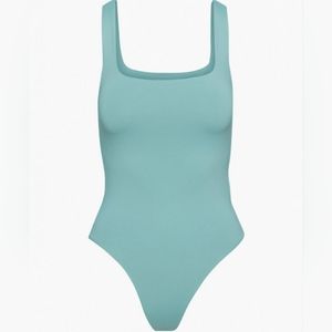 Aritzia Babaton Bodysuit - Yukka Colour